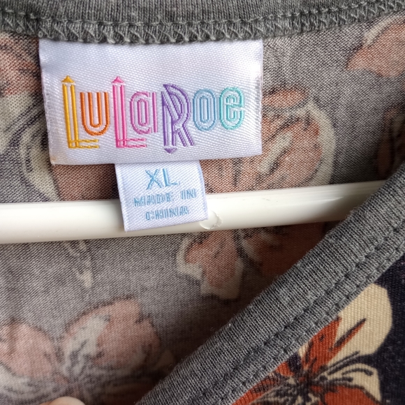 LuLaRoe Women's size XL Floral 3/4 Sleeve Top - Picture 4 of 4